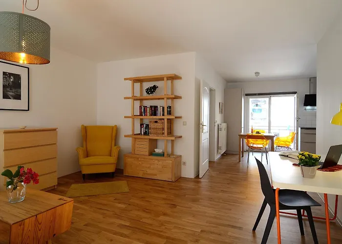 Amazing Dd Neustadt With Balcony! *